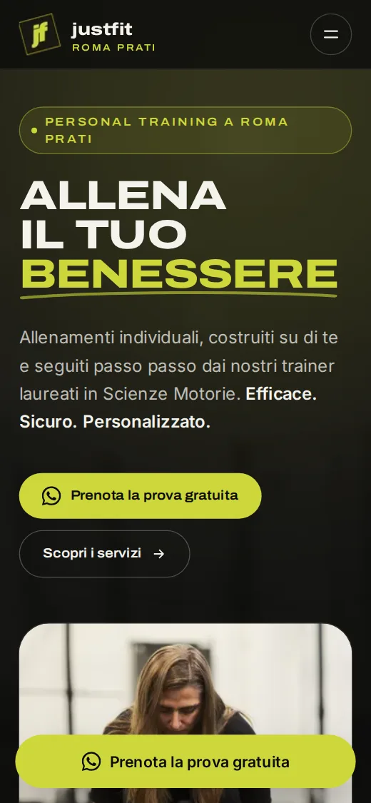 Lo stesso sito su smartphone con il pulsante WhatsApp fisso in basso