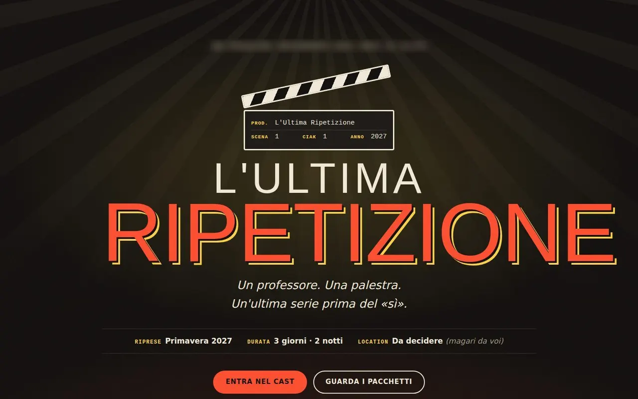 Pagina iniziale in stile locandina cinematografica con ciak e titolo